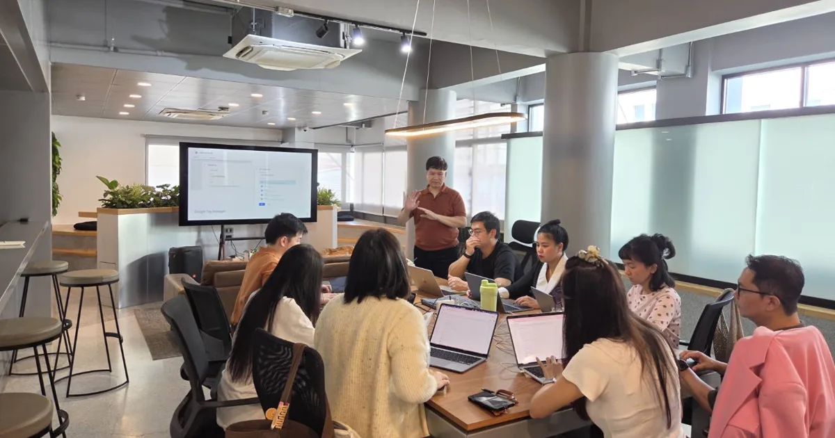 ภาพบรรยากาศอบรมภายใน Google Analytics และ Google Tag Manager ให้กับ บริษัท ซิมพลิจิตอล จำกัด