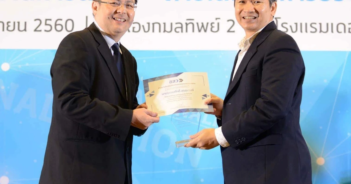 อ.หนุ่ยร่วมงานแถลงข่าว "กิจกรรมให้ความรู้ด้านการตลาด" สสว. รับมอบเกียรติบัตรและโล่เกียรติคุณวิทยากร